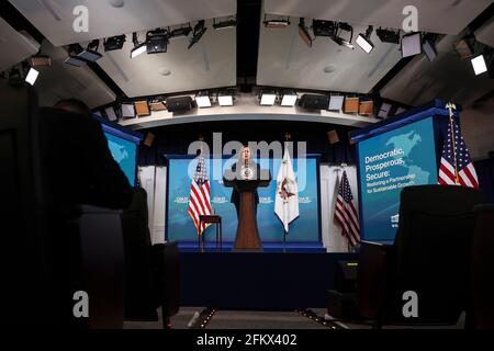 Washington, USA. Mai 2021. Vizepräsidentin Kamala Harris hält am Dienstag, den 4. Mai 2021, vor der Washington Conference on the Americas aus dem South Court Auditorium auf dem Campus des Weißen Hauses in Washington eine Rede. Ê(Foto von Oliver Contreras/Sipa USA) Quelle: SIPA USA/Alamy Live News Stockfoto