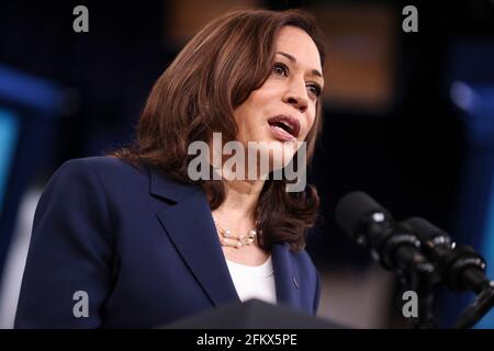 Washington, USA. Mai 2021. Vizepräsidentin Kamala Harris hält am Dienstag, den 4. Mai 2021, vor der Washington Conference on the Americas aus dem South Court Auditorium auf dem Campus des Weißen Hauses in Washington eine Rede. Ê(Foto von Oliver Contreras/Sipa USA) Quelle: SIPA USA/Alamy Live News Stockfoto