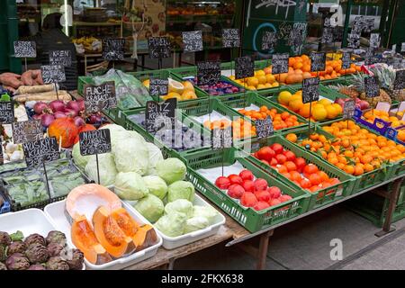 Obst Und Gemüse Am Wiener Naschmarkt Stockfoto