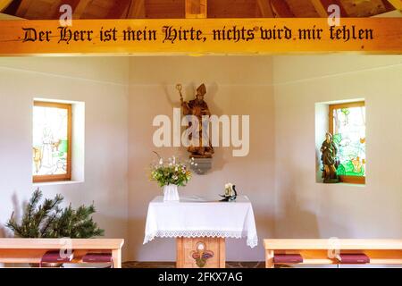 Altar Die Kapelle Auf Der Alpe Steris Im Großen Walsertal, Vorarlberg, Österreich Stockfoto