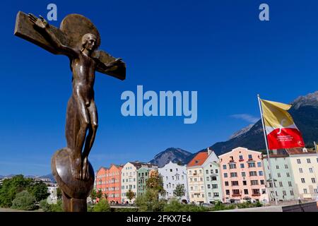 Christuskreuz, Bezirk Innsbruck Hötting Mit Blick Auf Nordkette, Innsbruck, Tirol, Österreich Stockfoto