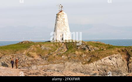 Ynys Llanddwyn,Llanddwyn, Llanddwyn Island,Anglessey,Anglesey,Ynys Mon,Insel Anglesey,Insel,Küste,Küste,Küstenweg,Isle of Anglesey Küstenweg,Nord,Wales,Walisisch,GB,Großbritannien,Großbritannien,Großbritannien,Vereinigtes Königreich,Europa.Ynys Llanddwyn ist eine kleine Gezeiteninsel vor der Westküste von Anglesey Wales (Nordwesten von Wales). Môn Die nächste Siedlung ist das Dorf Newborough.die Insel ist geologisch interessant mit Kissenlava, Jaspisformationen und äolischen Sandvorkommen. Die Insel ist Teil des National Nature Reserve of Newborough Warren.der Leuchtturm Tŵr Mawr markiert den Westen Stockfoto