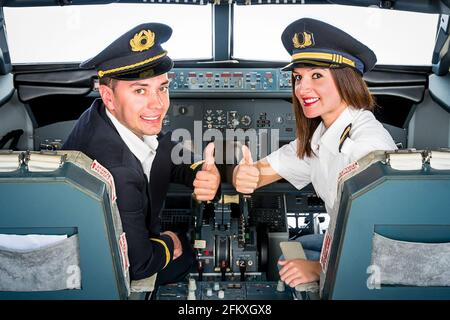 Junge Piloten im Fly Simulator Stockfoto