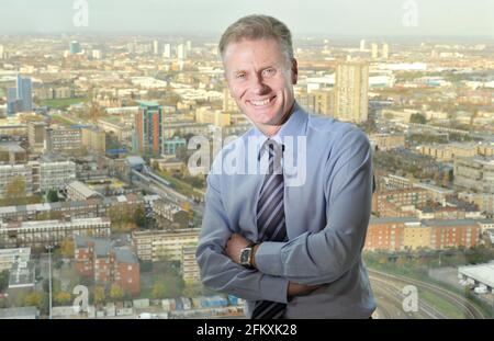 Paul Deighton (London2012 Chefexec) vor dem Hintergrund von East London. 19/11/2008. BILD DAVID ASHDOWN Stockfoto