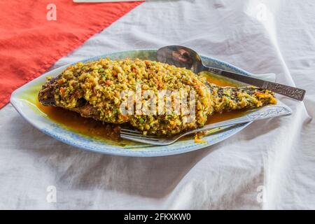 Fisch mit Knoblauch in einem Restaurant in Inle Lake Area, Myanmar Stockfoto