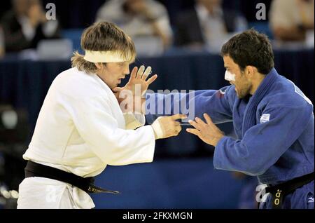 OLYMPISCHE SPIELE PEKING 2008. HERREN 60 KG JUDO REPECHAGE FINAL. CRAIG FALLON (WEISS) WÄHREND SEINES MATCHES MIT GAL YEKUTIEL (ISR) BILD DAVID ASHDOWN Stockfoto