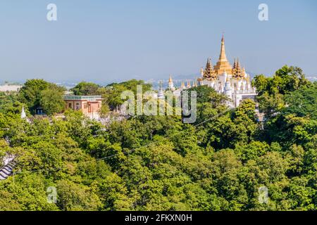 Stupa auf dem Berg Sagaing in der Nähe von Mandalay, Myanmar Stockfoto