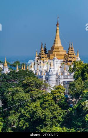 Stupas auf dem Berg Sagaing, Myanmar Stockfoto