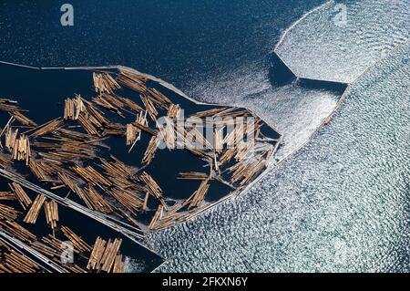 Blockbooms in Ladysmith Harbour, Vancouver Island Aerials, British Columbia, Kanada. Stockfoto
