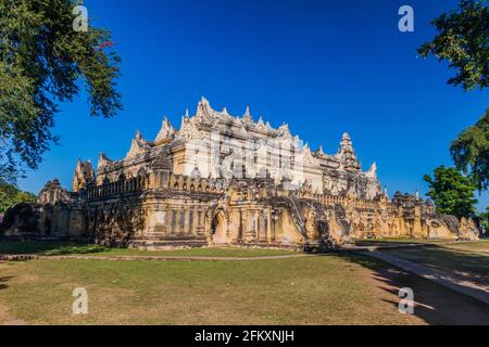 Maha Aungmye Bonzan Kloster in der antiken Stadt Inwa Ava in der Nähe von Mandalay, Myanmar Stockfoto