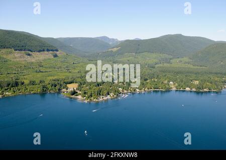 Honeymoon Bay am Cowichan Lake, Vancouver Island Luftaufnahmen, British Columbia, Kanada. Stockfoto