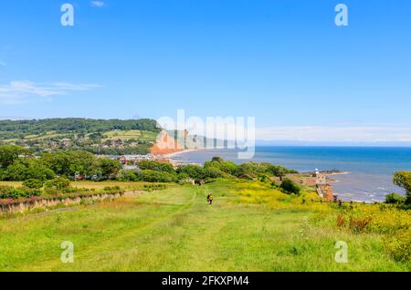 Panoramablick auf Salcombe Hill in Sidmouth, eine kleine beliebte Küstenstadt an der Südküste in Devon, Südwesten Englands, vom Peak Hill aus gesehen (High Peak) Stockfoto