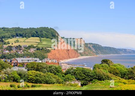 Panoramablick auf Salcombe Hill in Sidmouth, eine kleine beliebte Küstenstadt an der Südküste in Devon, Südwesten Englands, vom Peak Hill aus gesehen (High Peak) Stockfoto