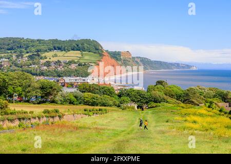 Panoramablick auf Salcombe Hill in Sidmouth, eine kleine beliebte Küstenstadt an der Südküste in Devon, Südwesten Englands, vom Peak Hill aus gesehen (High Peak) Stockfoto