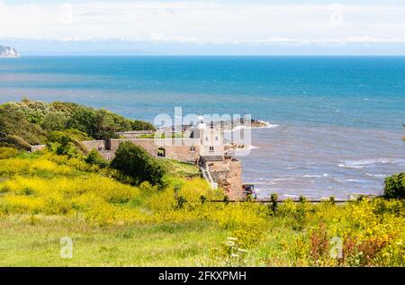 Blick auf den Clock Tower in Connaught Gardens, Sidmouth, einer beliebten Küstenstadt an der Südküste in Devon, Südwesten Englands vom Peak Hill (High Peak) Stockfoto