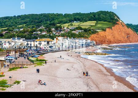 Panoramablick auf die Küste, den Strand, den Salcombe Hill und die Küste von Sidmouth, einer kleinen beliebten Küstenstadt an der Südküste in Devon im Südwesten Englands Stockfoto