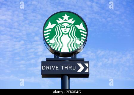 Starbucks Drive-Thru-Schild starbucks-Logo, starbucks-Schild Stockfoto