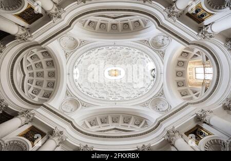 Italien, Rom, Kirche San Carlo alle Quattro Fontane, Decke (17. Jahrhundert) Stockfoto