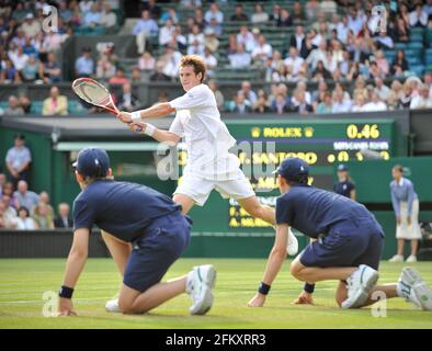 WIMBLEDON TENNIS CHAMPIONSHIPS 2008. 2ND TAG 24/6/2008 JAMMIE MURRAY WÄHREND SEINES SPIELS MIT F.SANTONO. BILD DAVID ASHDOWN Stockfoto