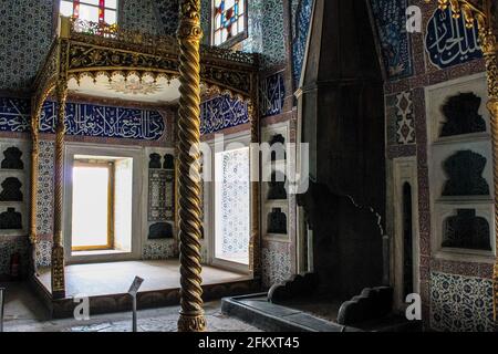 Istanbul, Türkei - 13. Mai 2013: Kammer des Sultans-Favoriten, Topkapi-Palast Stockfoto
