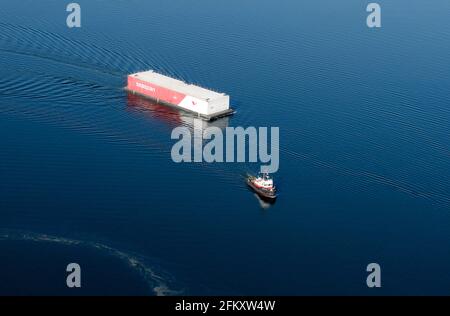 Schlepper und Lastkahn in der Nähe der Stadt Chemainus, British Columbia, Kanada. Stockfoto