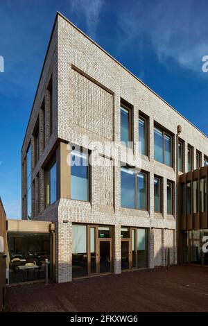 Imperial war Museum Annex von Jestico + Whiles, Modulare Konstruktion, abgewinkelte Ansicht des Eingangs. Parkside, Imperial War Museums, London, Vereinigtes Königreich. Stockfoto