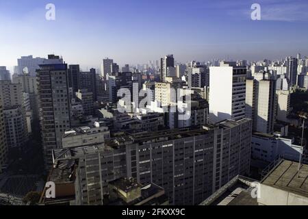 Sao Paulo, Sao Paulo, Brasilien. Mai 2021. (INT) Wetter in Sao Paulo: 4. Mai 2021, Sao Paulo, Brasilien: Herbst mit sonnigem Tag und milder Temperatur in der Innenstadt von Sao Paulo, an diesem Dienstagmorgen (4).Quelle: Leco Viana/TheNews2 Quelle: Leco Viana/TheNEWS2/ZUMA Wire/Alamy Live News Stockfoto