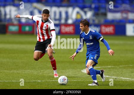 Fraser Alexander von Ipswich Town und will Osula von Sheffield United - Ipswich Town U18 gegen Sheffield United U18, FA Youth Cup, Portman Road, Ipswich, Großbritannien - 30. April 2021 Stockfoto