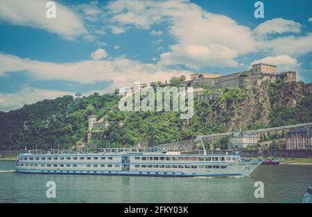 Blick über die Mosel auf die Festung Ehrenbreitstein Stockfoto