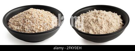 Zwei in einem Bild. Ungekochte Haferflocken in einer schwarzen Schüssel und Hafermehl in einer schwarzen Schüssel isoliert auf weiß. Draufsicht. Stockfoto
