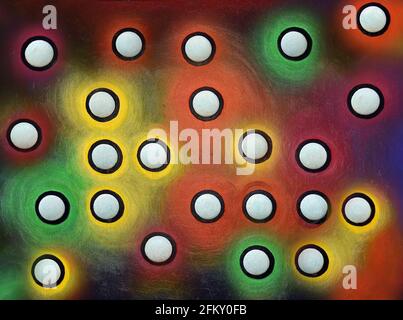 Erhabene weiße Punkte sind mit Schwarz eingekreist. Sie sitzen auf einer teturierten Oberfläche, die mit einer verschwommenen Farbe verwischt ist, rot, gelb, orange, grün. Stockfoto
