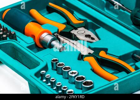 Tischgeräte. Set von verschiedenen Bauwerkwerkzeugen für die Reparatur, Nahaufnahme. Stockfoto