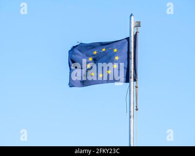 Flagge der Europäischen Union winkt im Wind. Stockfoto