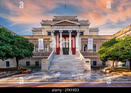 Athen, Attika, Griechenland. Das Alte Parlamentsgebäude ist ein neoklassizistisches Gebäude in Athen, in dem das griechische Parlament untergebracht war (1875 - 1935) Stockfoto