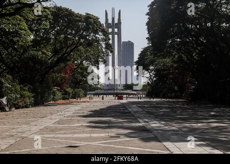 Ein leerer Park während einer COVID-19-Sperre. Mehrere Dörfer in der philippinischen Hauptstadt wurden nach einem Anstieg der COVID-19-Fälle unter „extreme verstärkte Quarantäne“ gestellt. Manila, Philippinen. Stockfoto