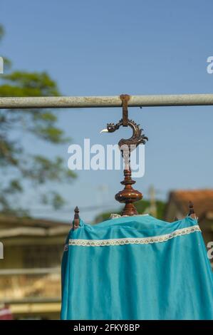 Pfeifender Vogelkäfig während eines Wettbewerbs in Kota Bharu in Malaysia Stockfoto