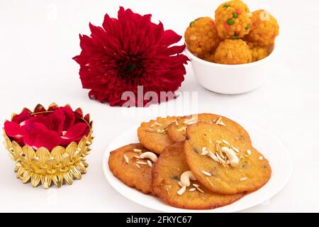 Der Traditionelle Indische Mawa Malpua Ist Am Beliebtesten Und Berühmteste Mithai, Der Auf Festivals In Bihari Serviert Wird Bengali Rajasthani Kultur In Indien Bangladesch Und Nepal. Stockfoto