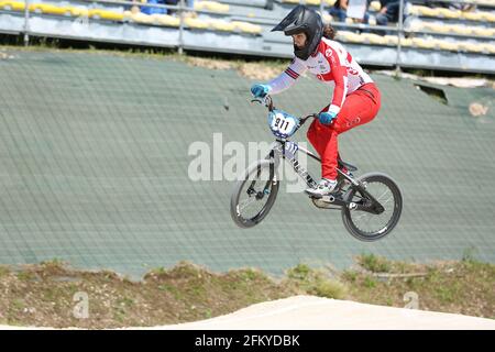 Verona, Italien. Mai 2021. Bethany SHRIEVER aus der Schweiz startet am 2. Mai 2021 in Verona, Italien, beim BMX Racing Women Elite Round 2 des UEC European Cup in der BMX Olympic Arena. Quelle: Mickael Chavet/Alamy Live News Stockfoto