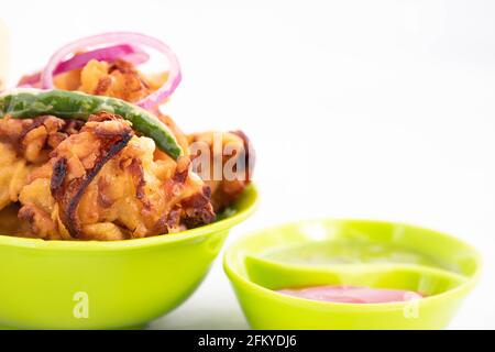 Zwiebel Pakoda Auch Bekannt Als Kanda Bhajji, Pyaj Ke Pakode, Pakoda, Pyaaaj Pakore, Pakora, Pyaaz Bajji wird in der Regenzeit im Norden und Süden I genossen Stockfoto