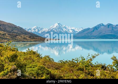 Malerische Spiegelung von Mount Sefton und Mount Cook am Pukaki-See, Südinsel Neuseelands Stockfoto