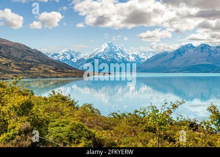 Malerische Spiegelung von Mount Sefton und Mount Cook am Pukaki-See, Südinsel Neuseelands Stockfoto