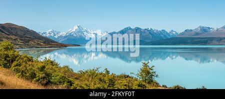 Malerische Spiegelung von Mount Sefton und Mount Cook am Pukaki-See, Südinsel Neuseelands Stockfoto