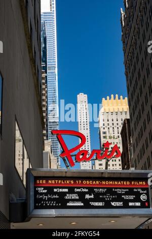 Paris Theatre Marquee in New York City, USA April 2021 Stockfoto