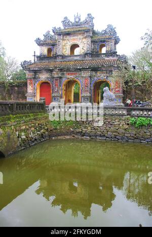 Hien Nhon Gate, der östliche Eingang zur Kaiserstadt, Hue, Vietnam, Asien Stockfoto