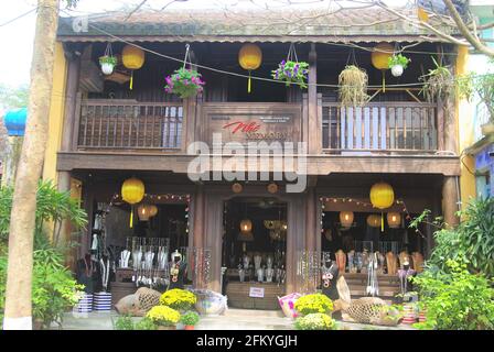 Juweliergeschäft in traditionellem Holzgebäude, Hoi an, Vietnam, Asien Stockfoto