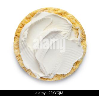 Glutenfreier Maiskuchen mit Frischkäse für gesundes Frühstück isoliert auf weißem Hintergrund, Draufsicht Stockfoto