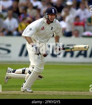 England gegen West Indies Cricket August 2000 Tag 2 Dominic Cork Batsman schlägt Ball von Bowling von Jimmy Adams Stockfoto