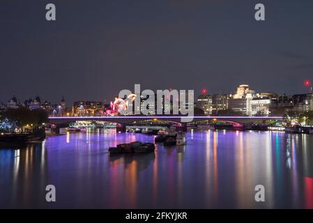 Beleuchtete River Waterloo Bridge von Giles Gilbert Scott Lifschutz Davidson Sandilands Leo Villareal Studio Stockfoto