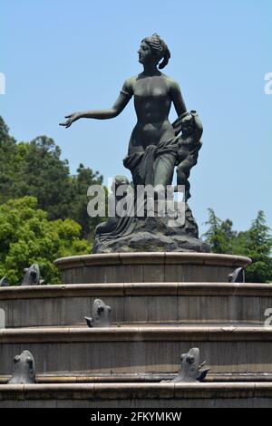 Figur auf der Nachbildung des Versaille-Latonia-Brunnens im Tiandu-Park. Ein Vorort von Hangzhou in China ließ sich wie Frankreich aussehen. Stockfoto