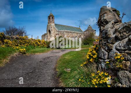 St. Mary the Virgin die Pfarrkirche der Heiligen Insel von Lindisfarne eine Gezeiteninsel vor der Nordostküste Englands